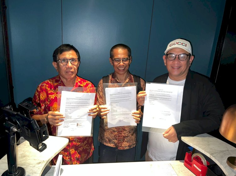 Anggota Dewan Pers Dahlan Dahi (Tengah) saat menjadi penengah konflik di tubuh Persatuan Wartawan Indonesia (Istimewa)